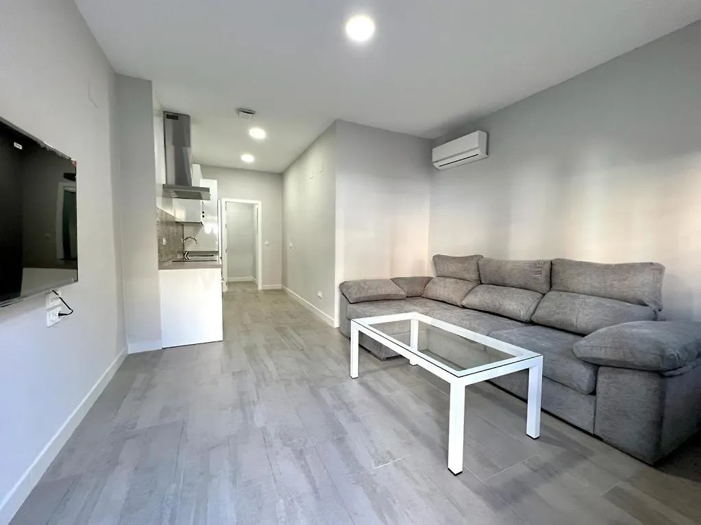 Apartamento Turistico Escritor Narbona: Train Station Adjacent Lodging Apartment Cordoba