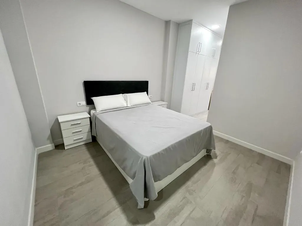 Apartamento Turistico Escritor Narbona: Train Station Adjacent Lodging Apartment Cordoba