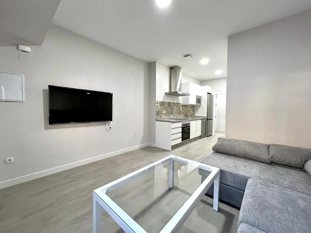 Apartamento Turistico Escritor Narbona: Train Station Adjacent Lodging Apartment Cordoba